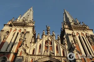 Святкова літургія в "чужому ХРАМІ"