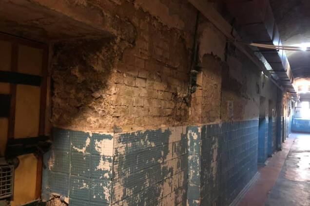 Сплять по черзі: в мережу потрапили моторошні фото Лук'янівського СІЗО