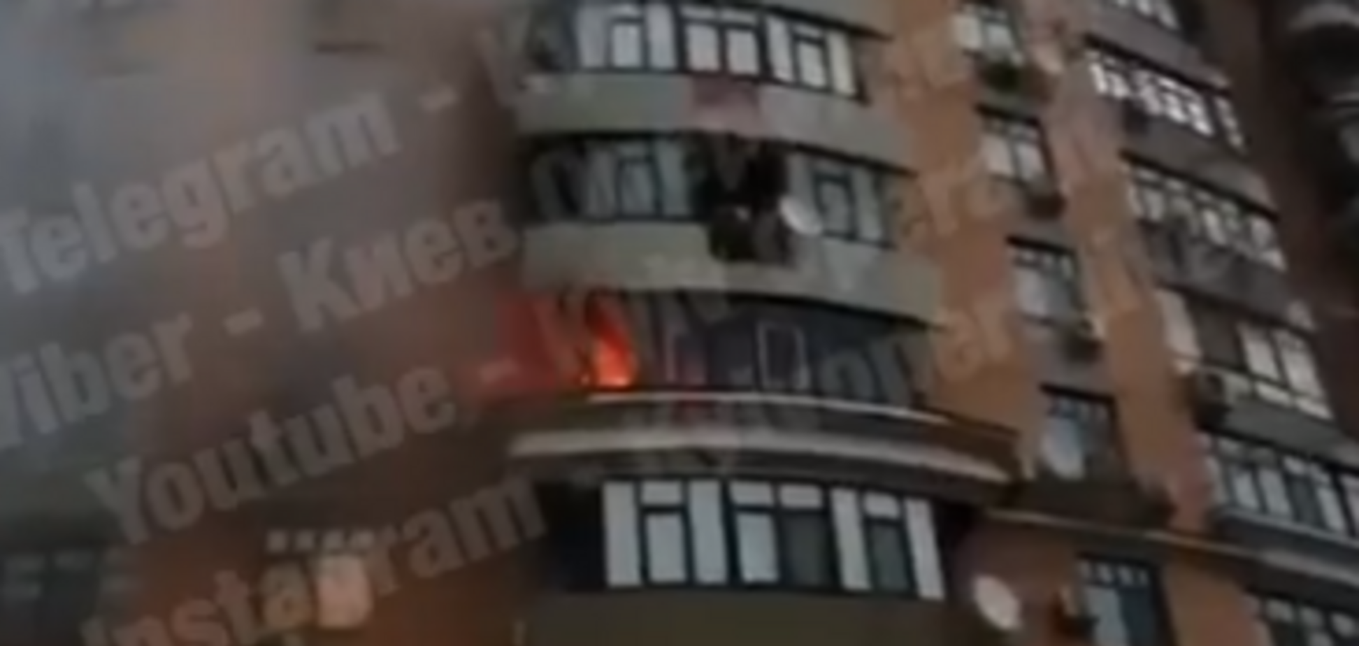 У центрі Києва в елітному будинку спалахнула пожежа