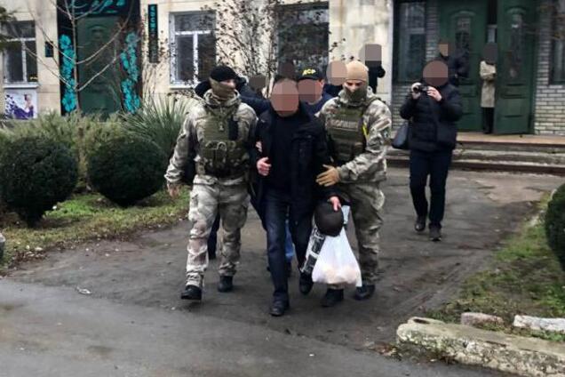 Поліція затримала депутата, який вимагав 'борги'