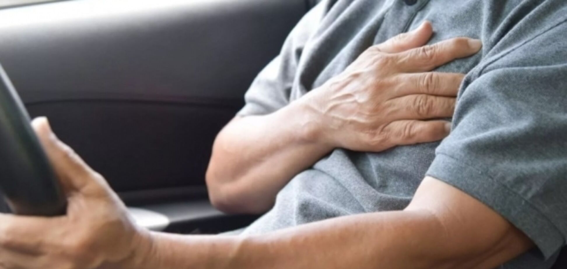 Прихопило серце: в Дніпрі водій помер за кермом автомобіля