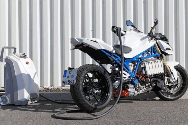 BMW показала сверхмощный электрический мотоцикл E-Power: фото и видео