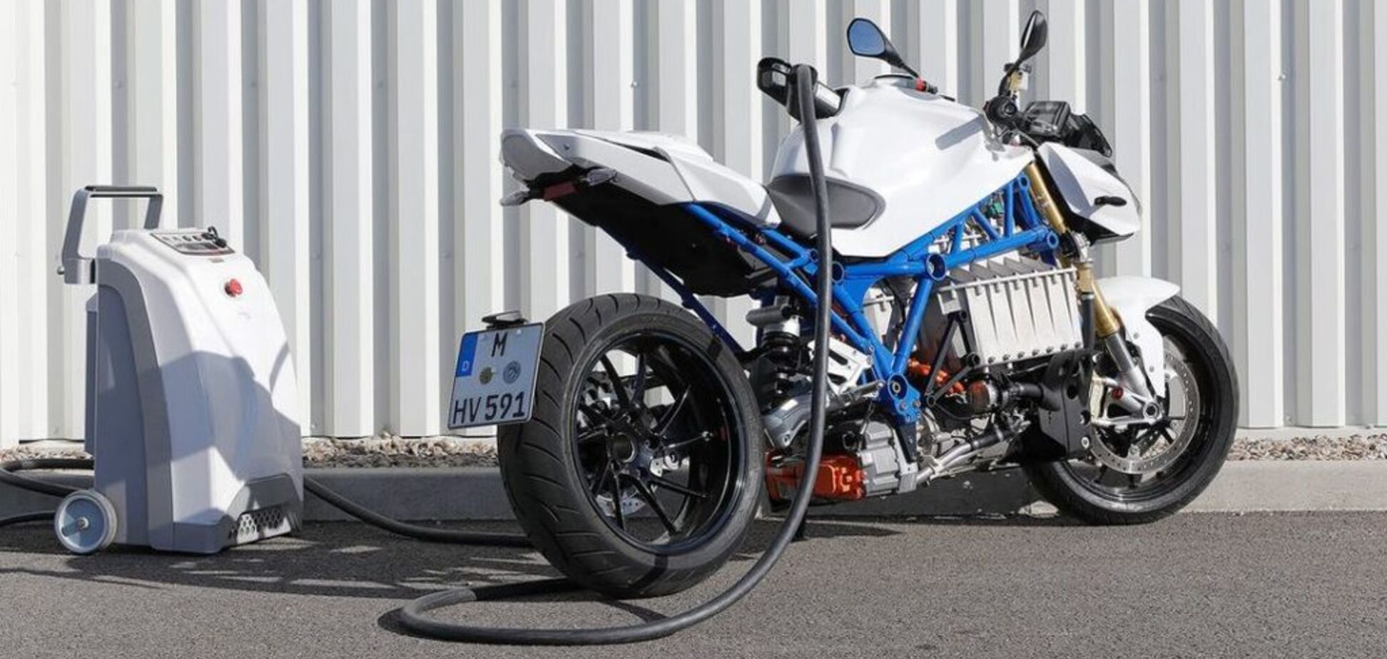BMW показала сверхмощный электрический мотоцикл E-Power: фото и видео