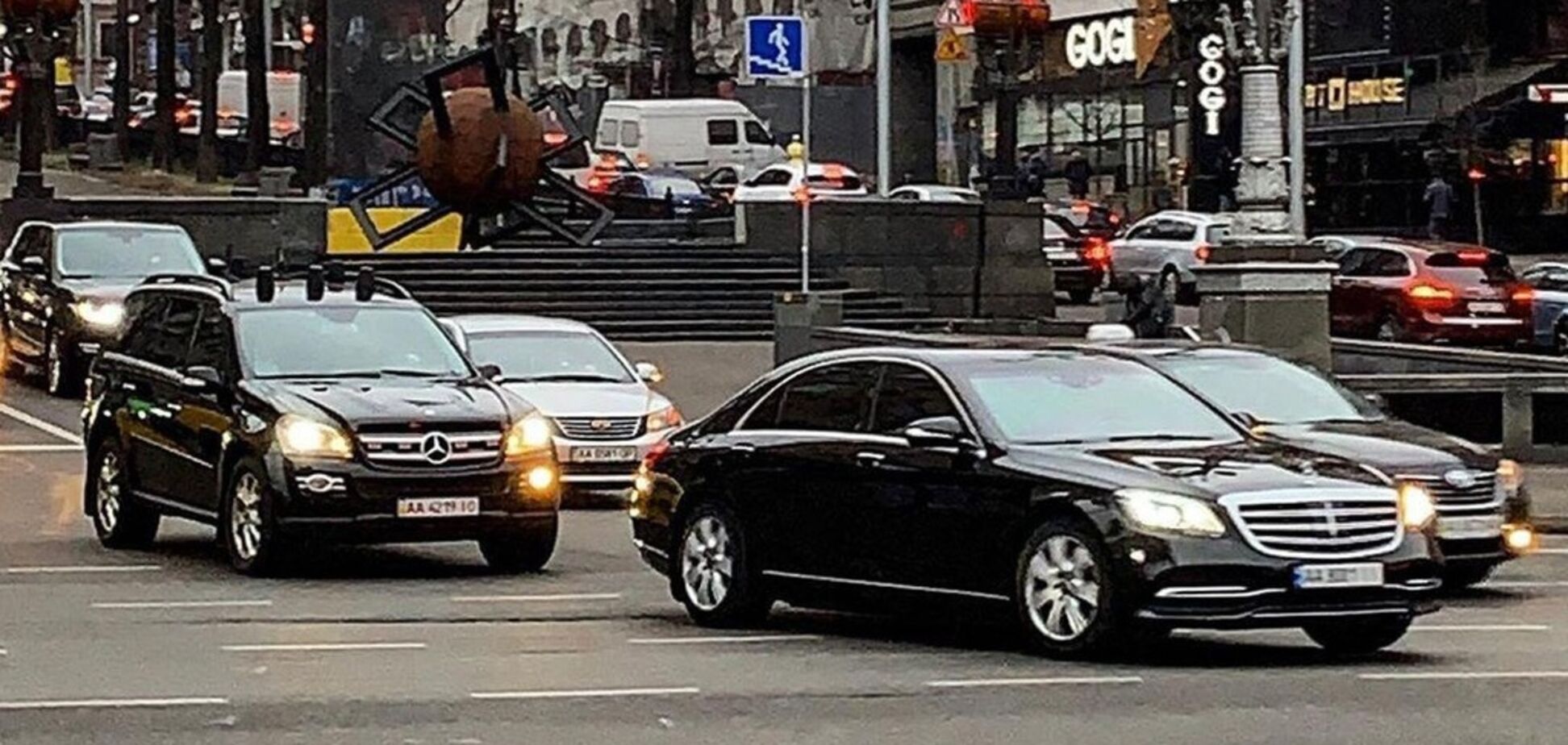 Президент Украины пересел на новейший Mercedes за $500 000