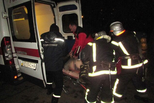 Лежав непритомний: під Дніпром чоловік ледь не згорів у власній квартирі