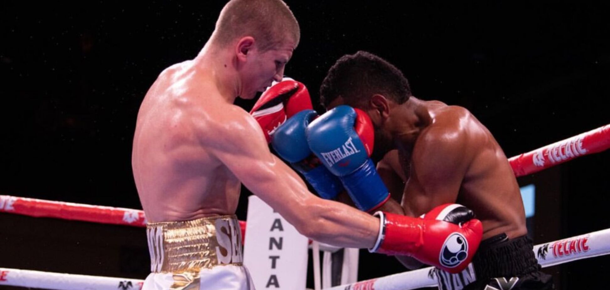 Непобедимый украинский боксер выиграл бой эффектным нокаутом - опубликовано видео