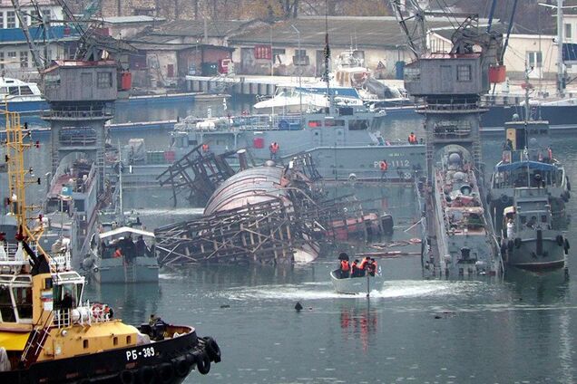 Фото з місця НП