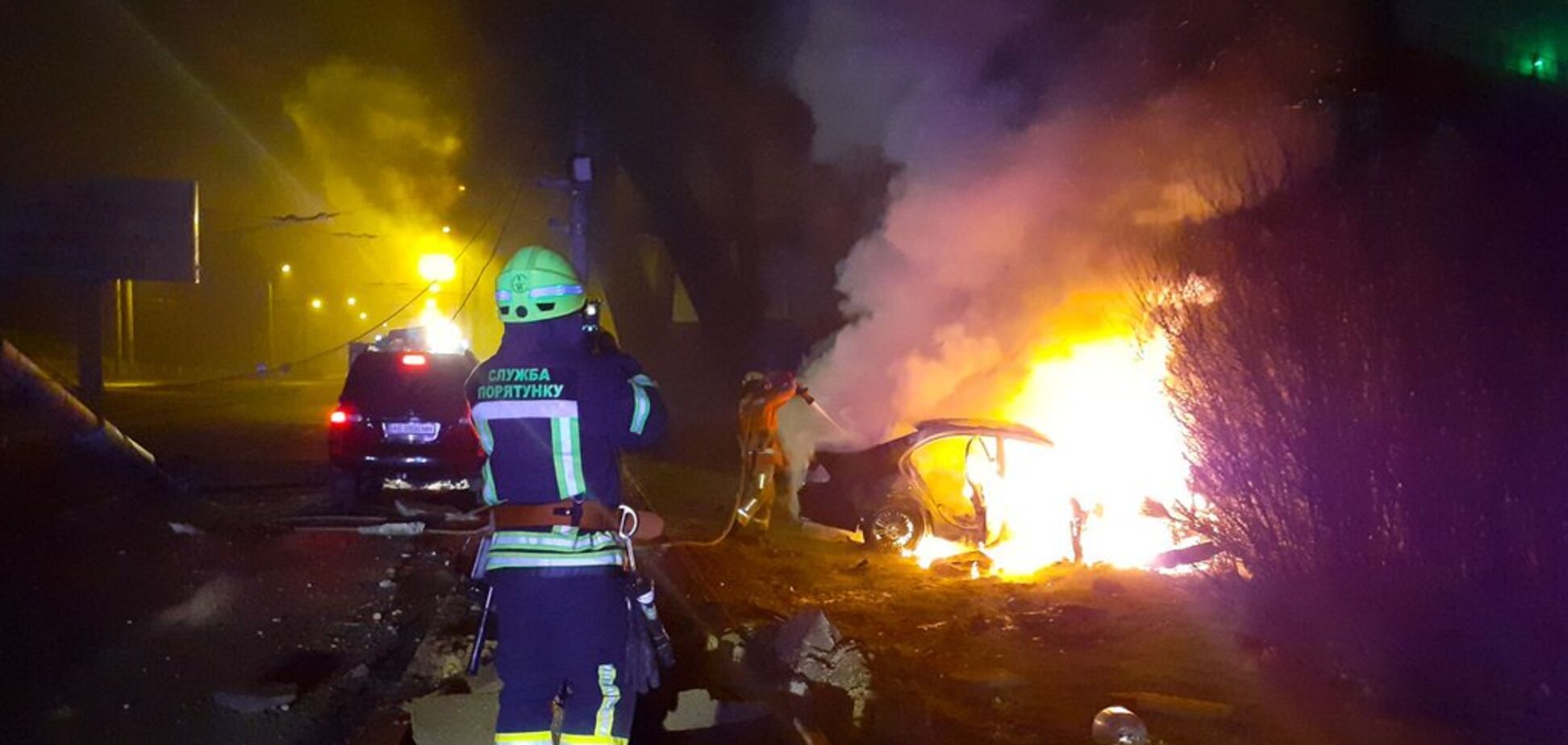 Авто згоріло, водій загинув: в Дніпрі трапилася страшна ДТП. Фото