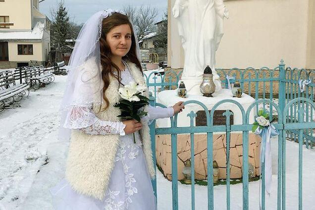 "Вийшла заміж" за Ісуса Христа: фото посвяти в черниці вразили українців
