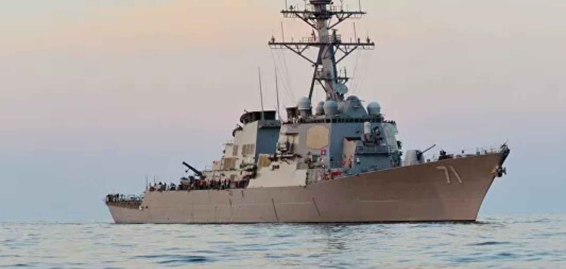 Боевой корабль США вошел в Черное море
