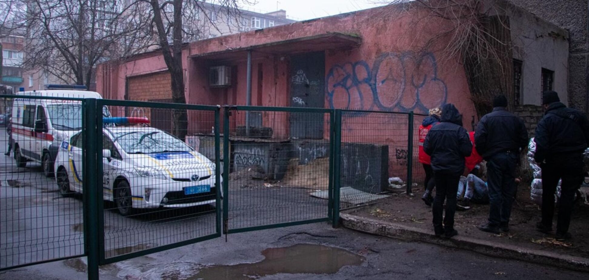 В кишені була іграшка: у Дніпрі біля пологового будинку знайшли тіло чоловіка