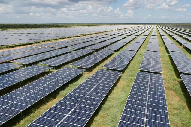 В Африке запустили крупнейшую солнечную электростанцию. Фото