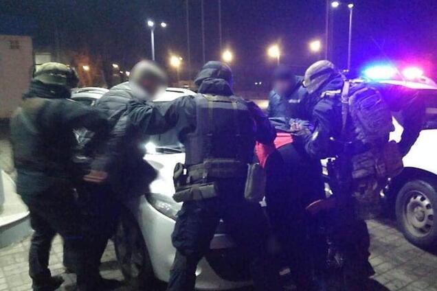 В Черкассах накрыли банду вооруженных гоп-стоперов: фото