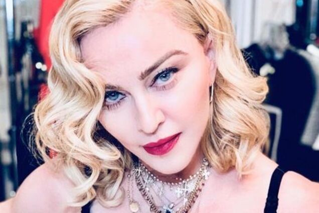 35 лет разницы: Мадонну застукали за жаркими объятиями с 26-летним бойфрендом