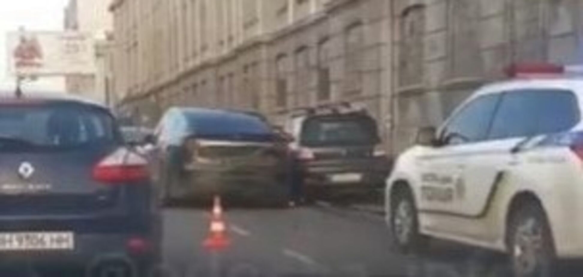 В Одессе Tesla протаранила пять автомобилей