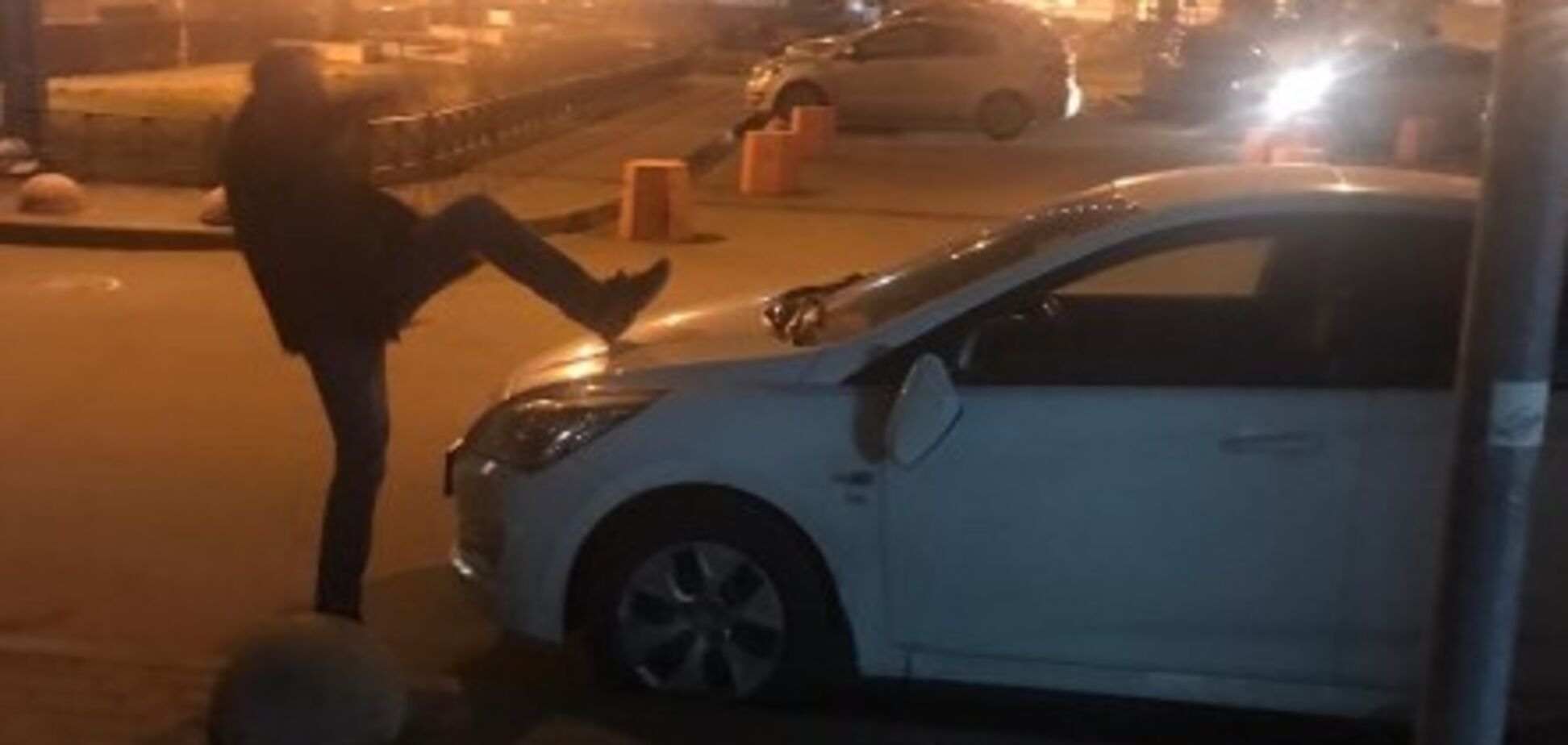 В Петербурге дебошир крушил авто на паркинге