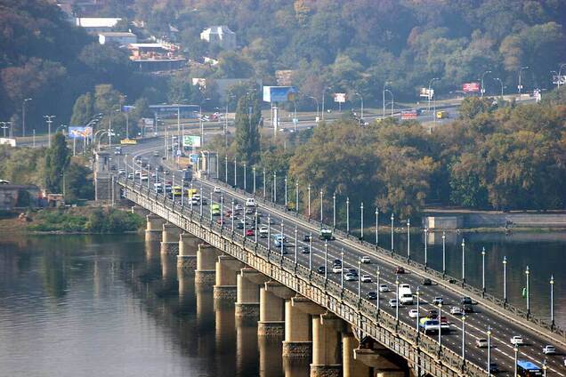 Мост Патона "очень устал": как повлияет серьезная авария на движение в Киеве