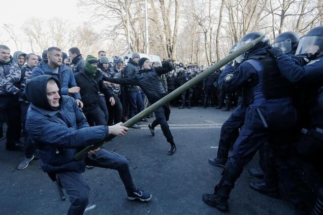 Ранены 19 человек, подполковник в тяжелом состоянии: участникам бойни под Радой готовят подозрения