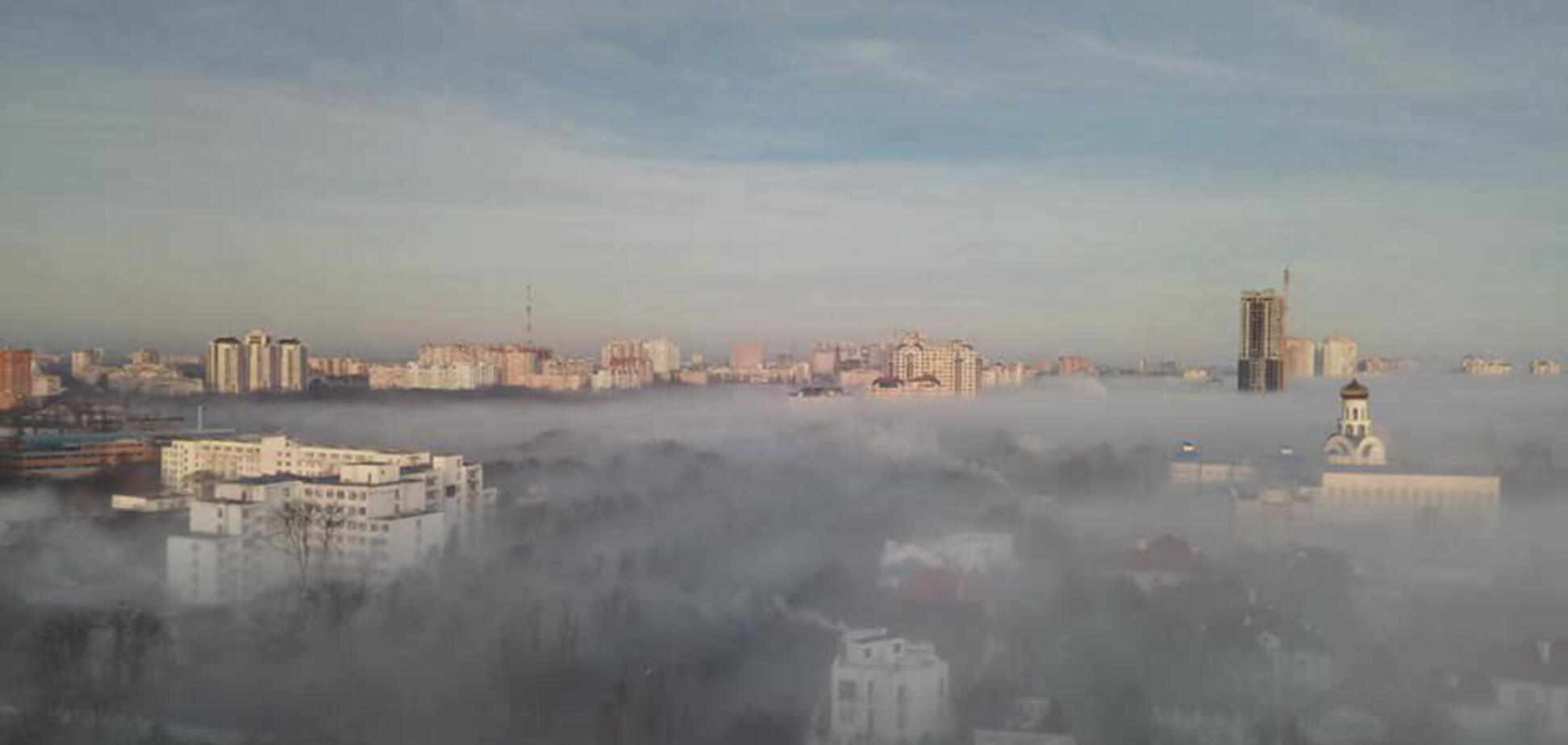 Одесу укутав фантастичний туман