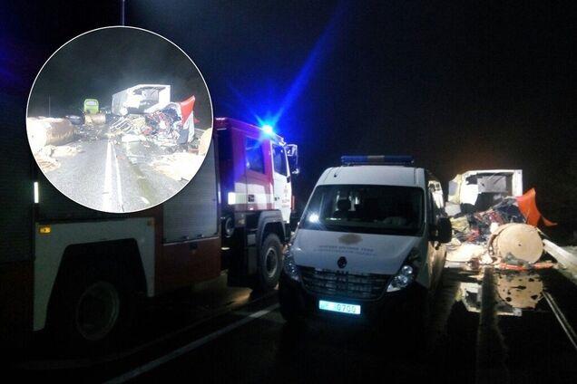 ДТП с автобусом на Черниговщине: водитель и несколько пассажиров погибли, пострадавших забирали сельчане