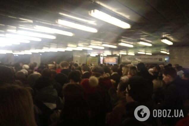 В метро Киева второй день продолжается пассажирский "коллапс": названа причина