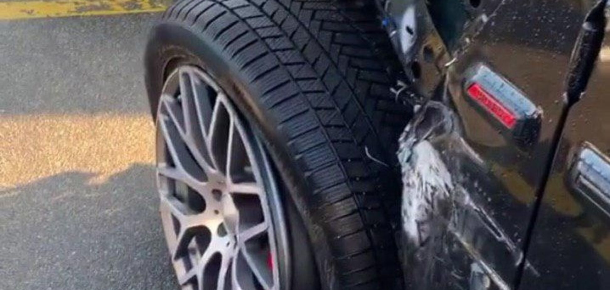 В Україні розбили новенький Mercedes G-Class за $ 500 000. Фото