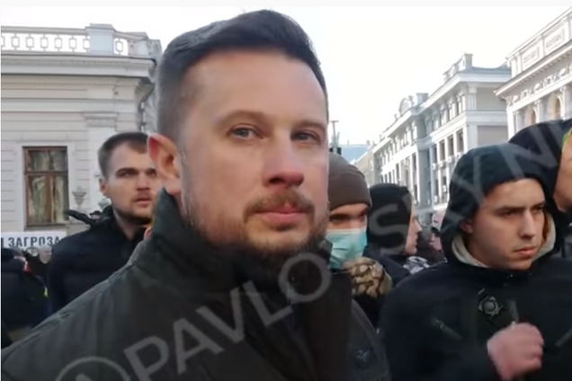 Дал по лбу: схватка Билецкого с журналистом под Радой попала на видео
