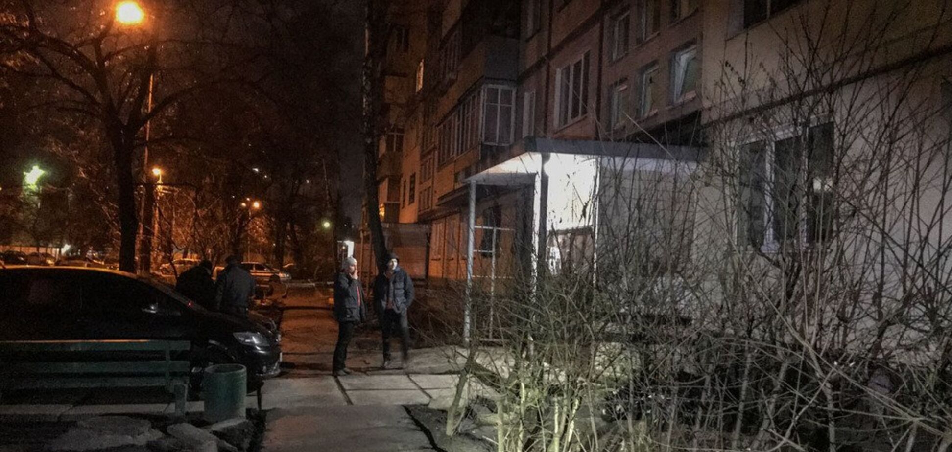 У Києві на вулиці знайшли тіло молодого хлопця. Фото