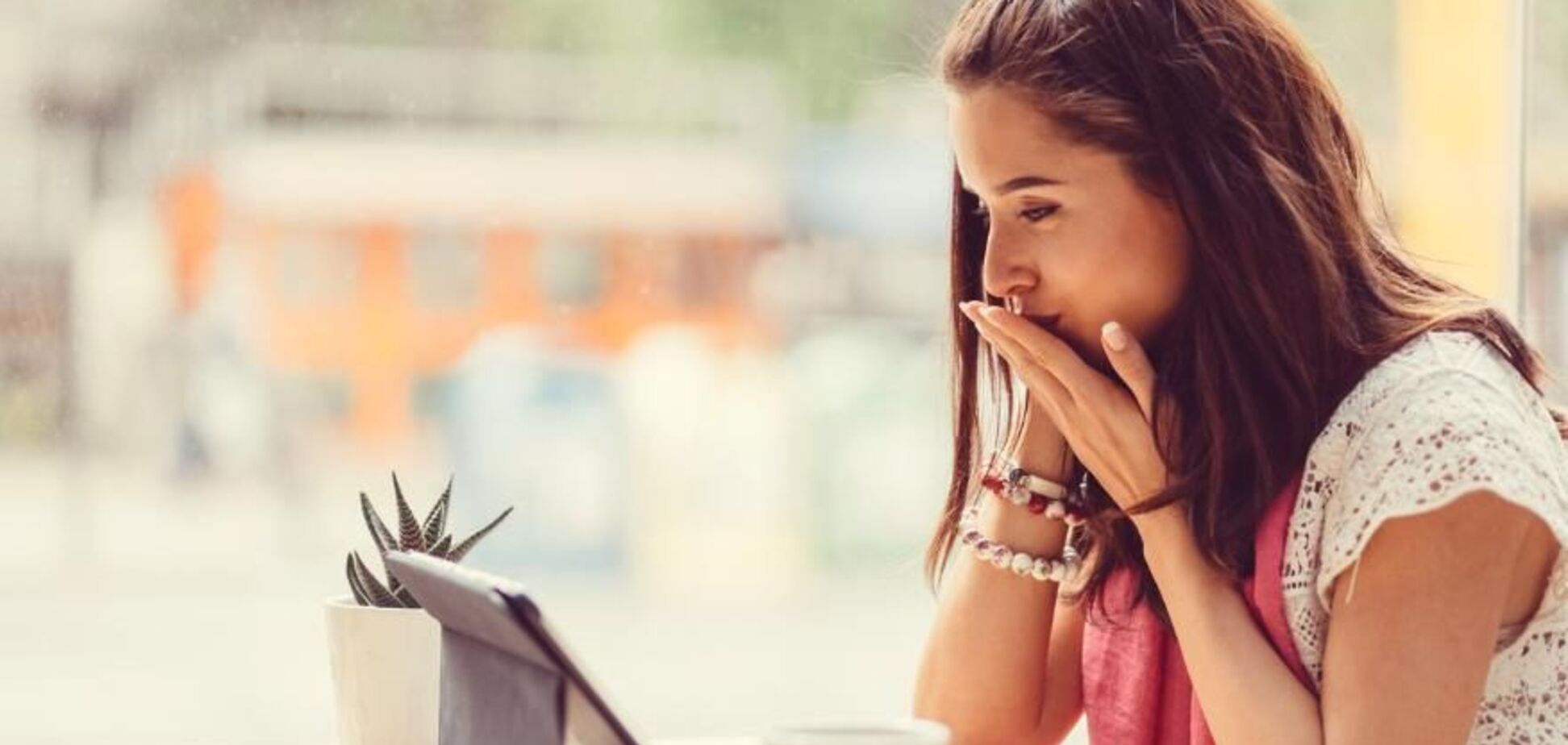 Від турецького чоловіка до хлопця-психа: як сайти знайомств змінили життя дніпрянок