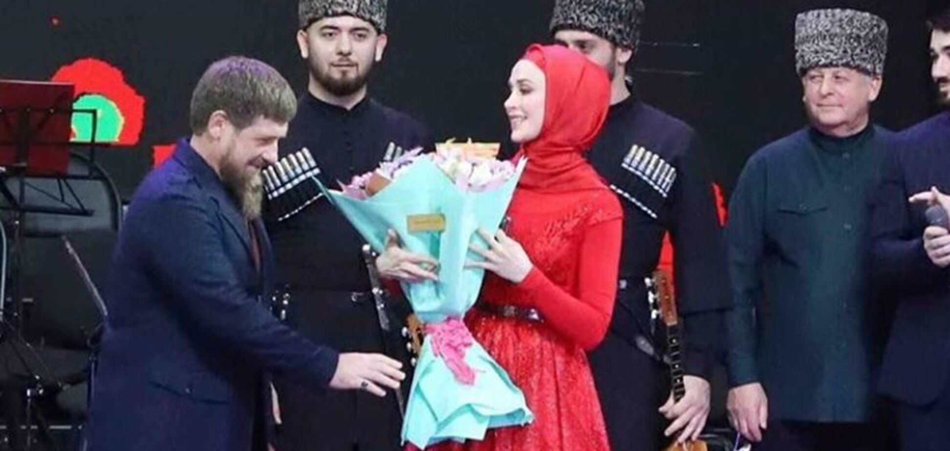 'Неуважение к своему народу!' Певицу из Ингушетии разгромили за дифирамбы Кадырову. Видео