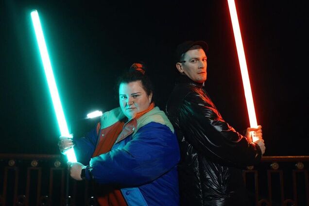 'Таможеники не колупаются в носу': Alyona Alyona ответила на обвинения о встрече 'запрещенной' российской звезды