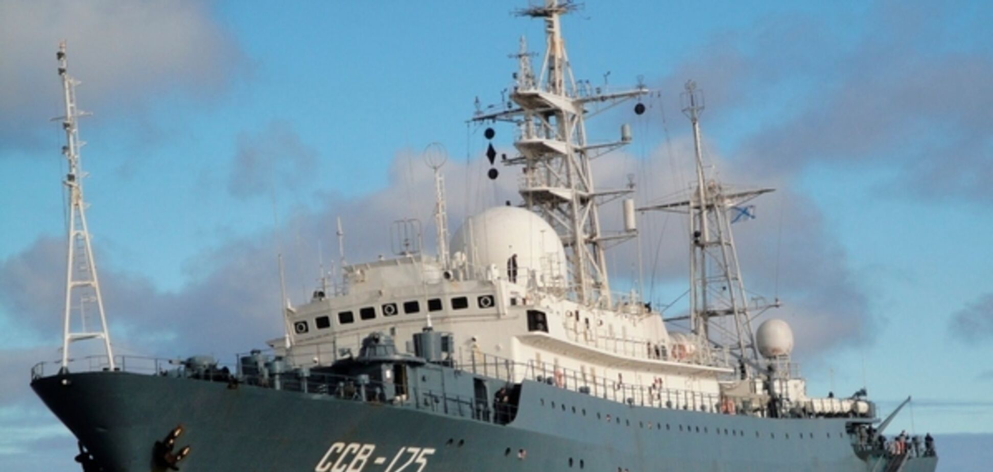 Російський корабель-розвідник нарвався на військових США і Канади