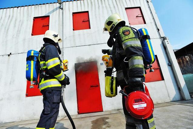 В Амстердаме пожарные получили уникальный электрический грузовик: фото и видео