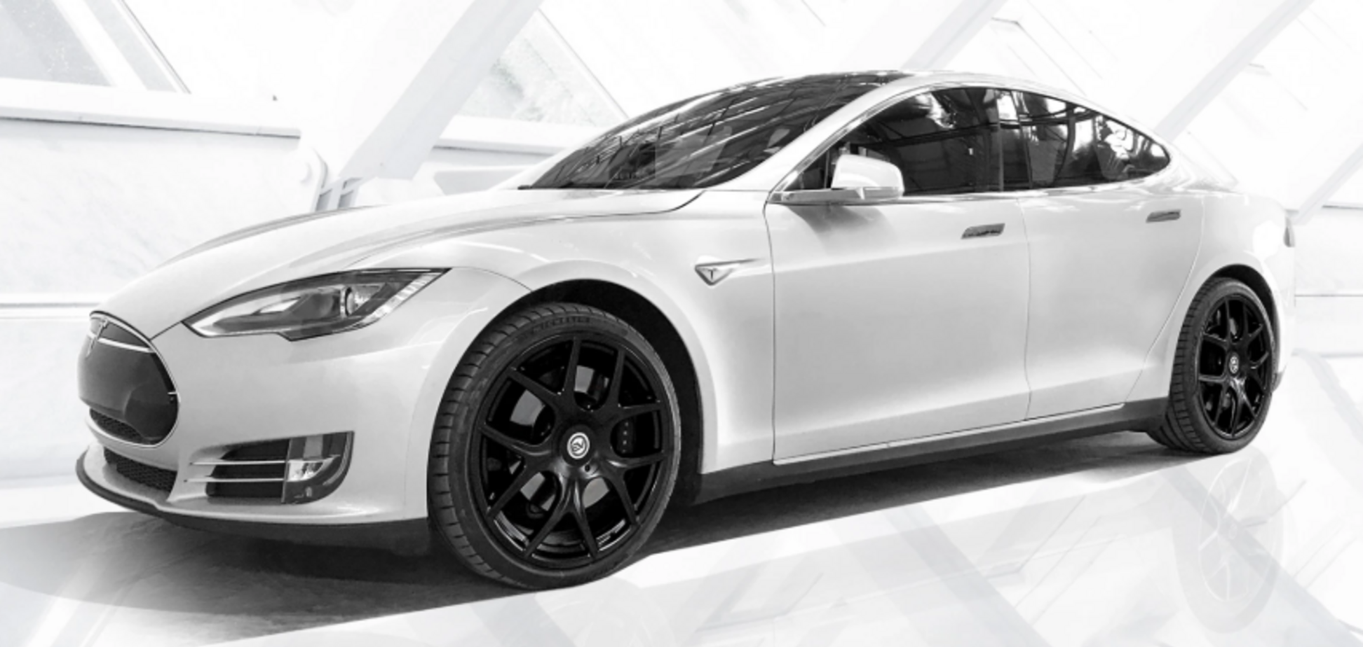 Tesla може знизити ціну на найпопулярніший електромобіль: названа причина