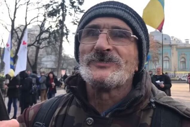 'Вирізувати як кроликів!' Протестувальник під Радою пригрозив нардепам