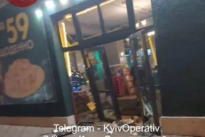 У Києві влаштували погром у відомій піцерії