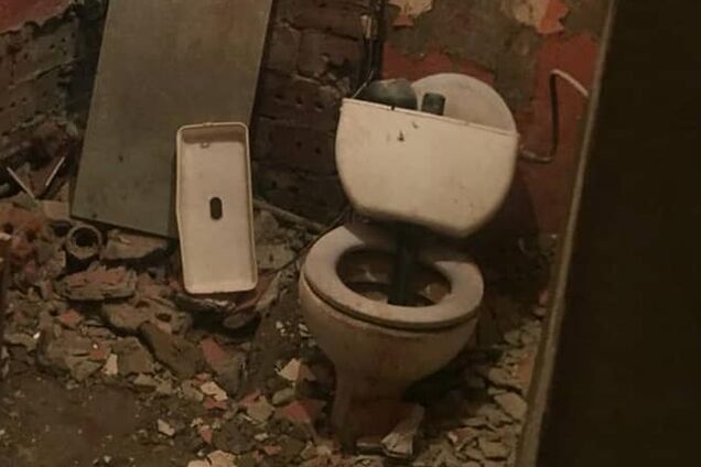 Три месяца без туалета: в Черновцах забили тревогу из-за ужасных условий в общежитии