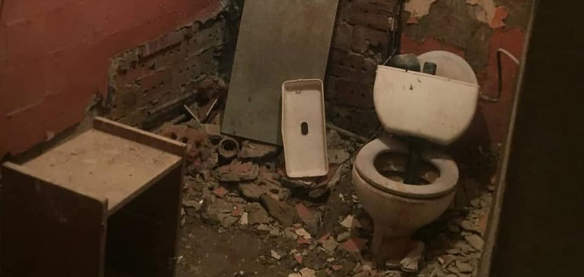 Три місяці без туалету: у Чернівцях забили на сполох через жахливі умови в гуртожитку