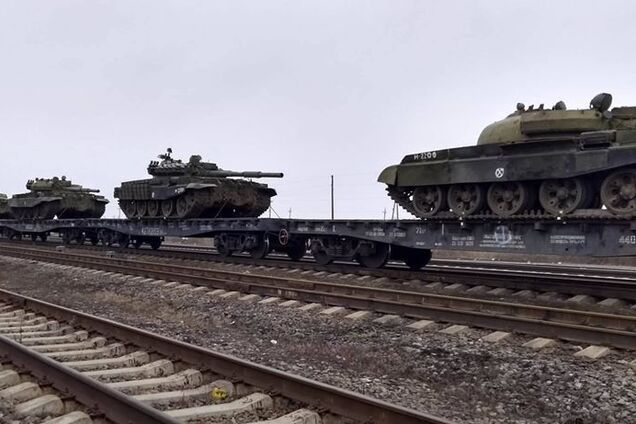 Росія почала стягувати танки до кордону з Україною: фотофакт