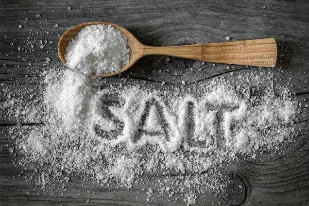 Названі продукти харчування, які містять багато солі