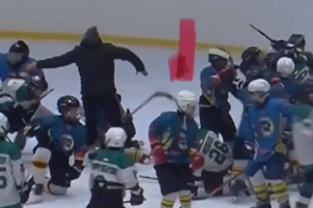 "Тренер-псих": наставник жорстоко побив 11-річних хокеїстів у чемпіонаті України