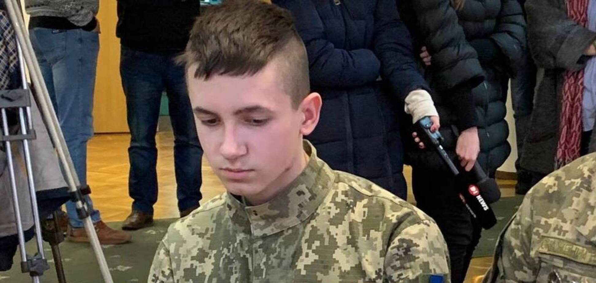 У Дніпрі нагородили юного героя, який врятував дітей від вибуху. Фото