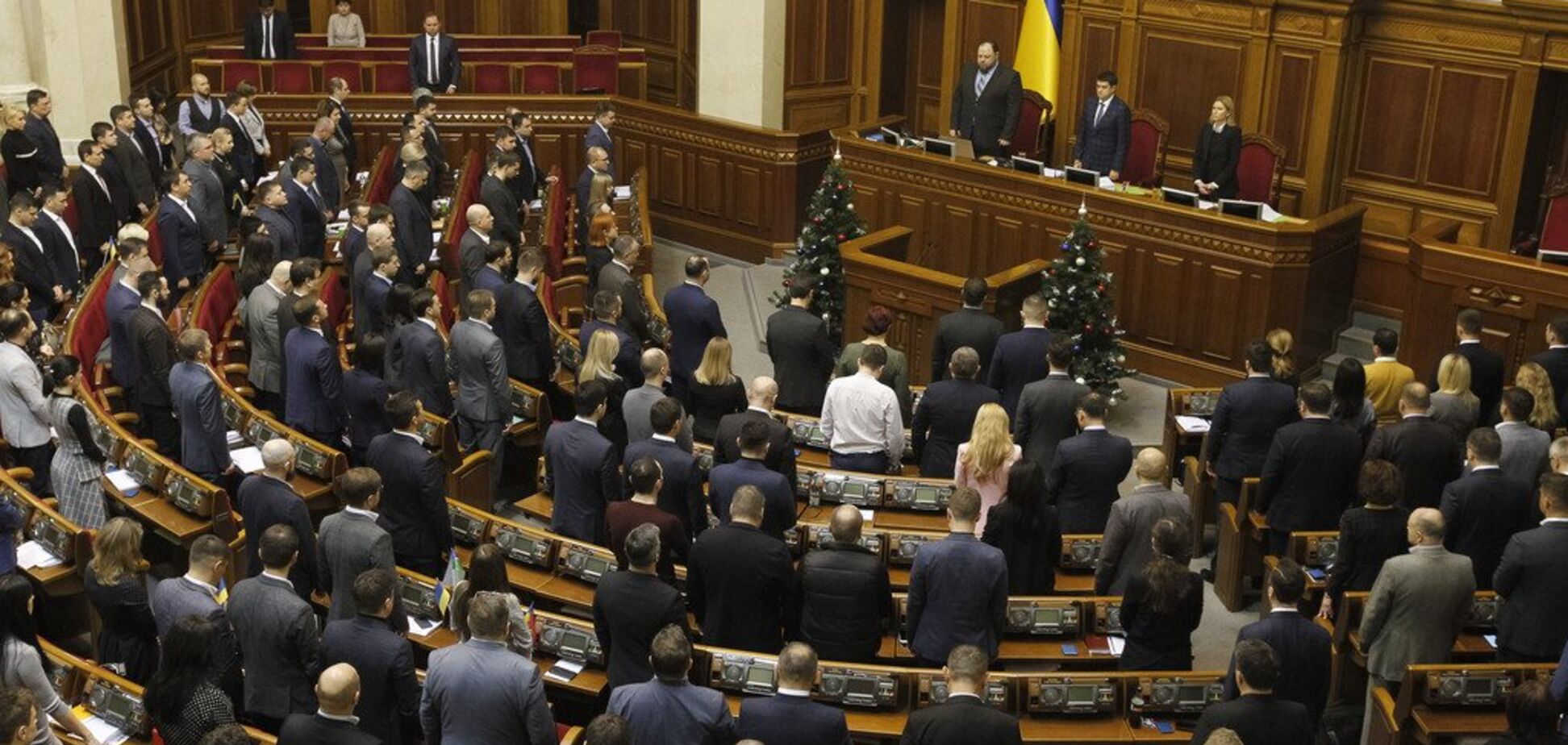 Рада приняла закон о ВСК без процедуры импичмента