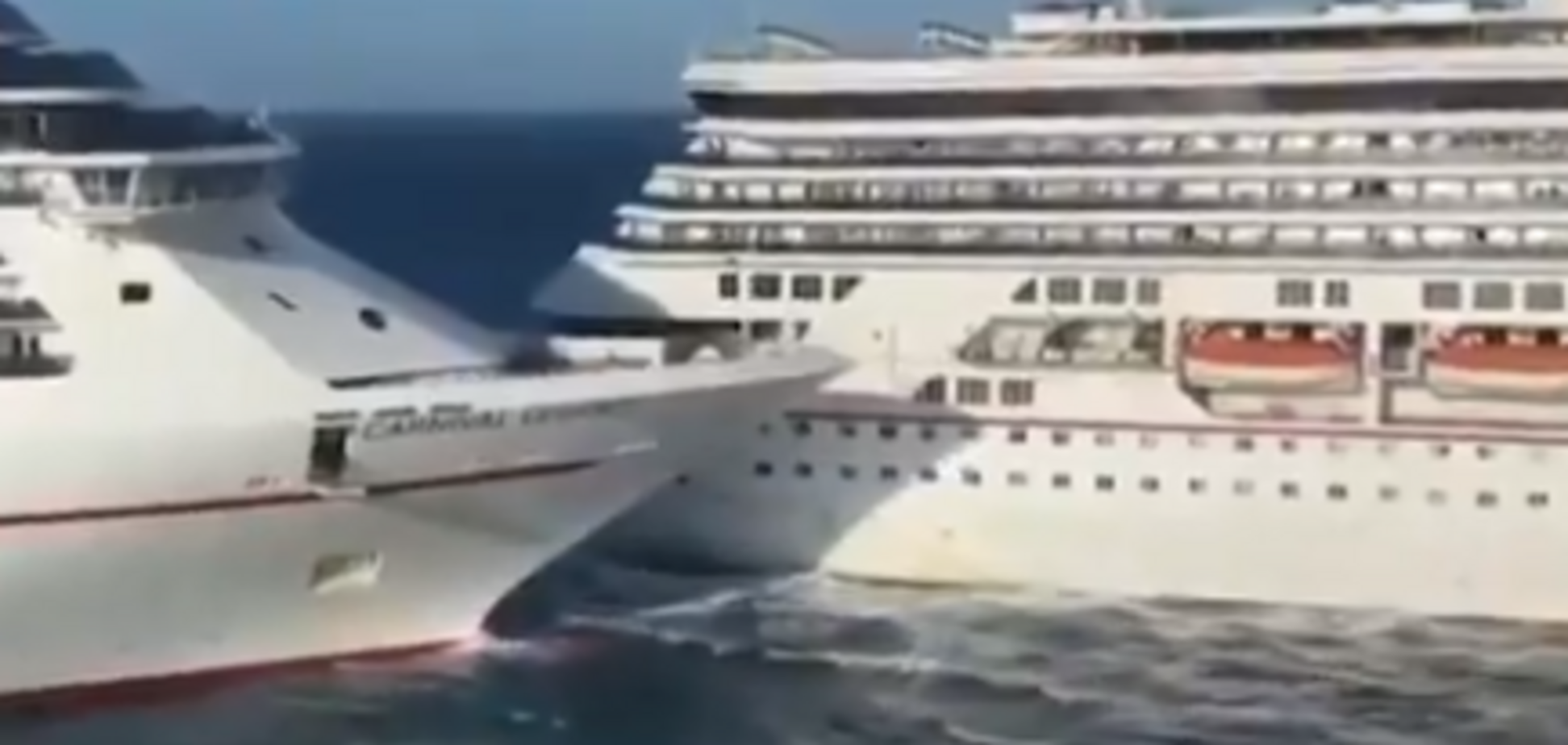 ЧП масштаба 'Титаника': в Мексике засняли столкновение двух круизных лайнеров