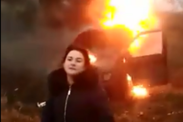 "Нас будет много!" Активистка сожгла авто на еврономерах и пригрозила Зеленскому