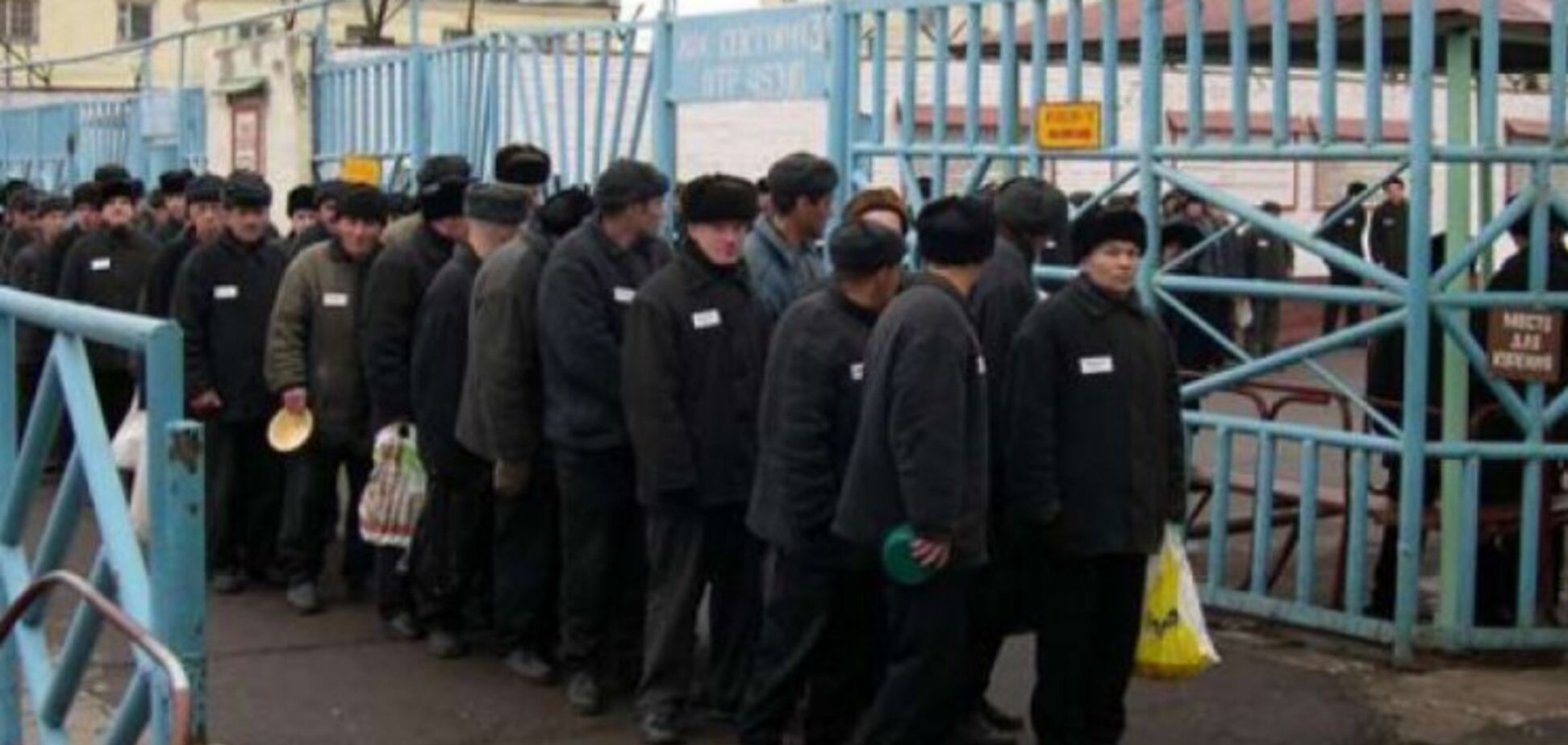 Избивают и шантажируют: СБУ рассказала, как в 'Л/ДНР' вербуют украинцев. Видео