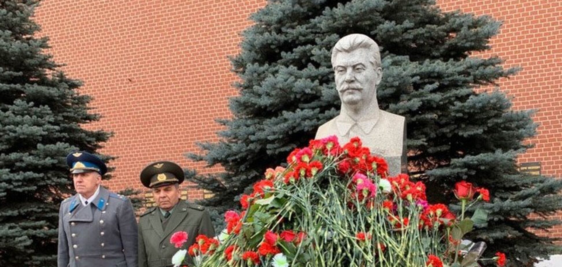 Мережу обурило поклоніння РФ вбивці-Сталіну