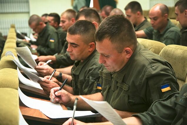 Английский язык станет обязательным для украинских военных