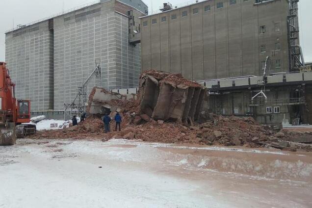 На заводе в России рухнуло 4-этажное здание: есть жертвы. Фото