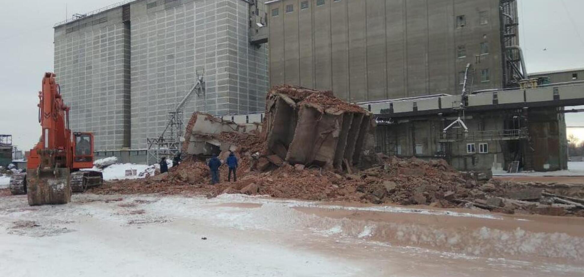 На заводе в России рухнуло 4-этажное здание: есть жертвы. Фото